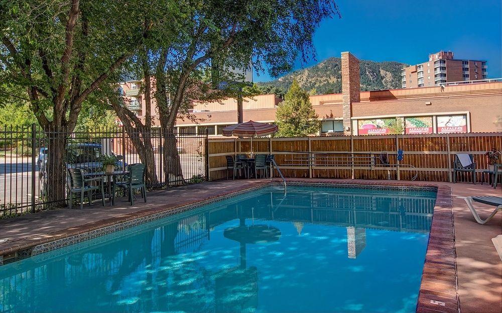 Boulder University Inn Esterno foto