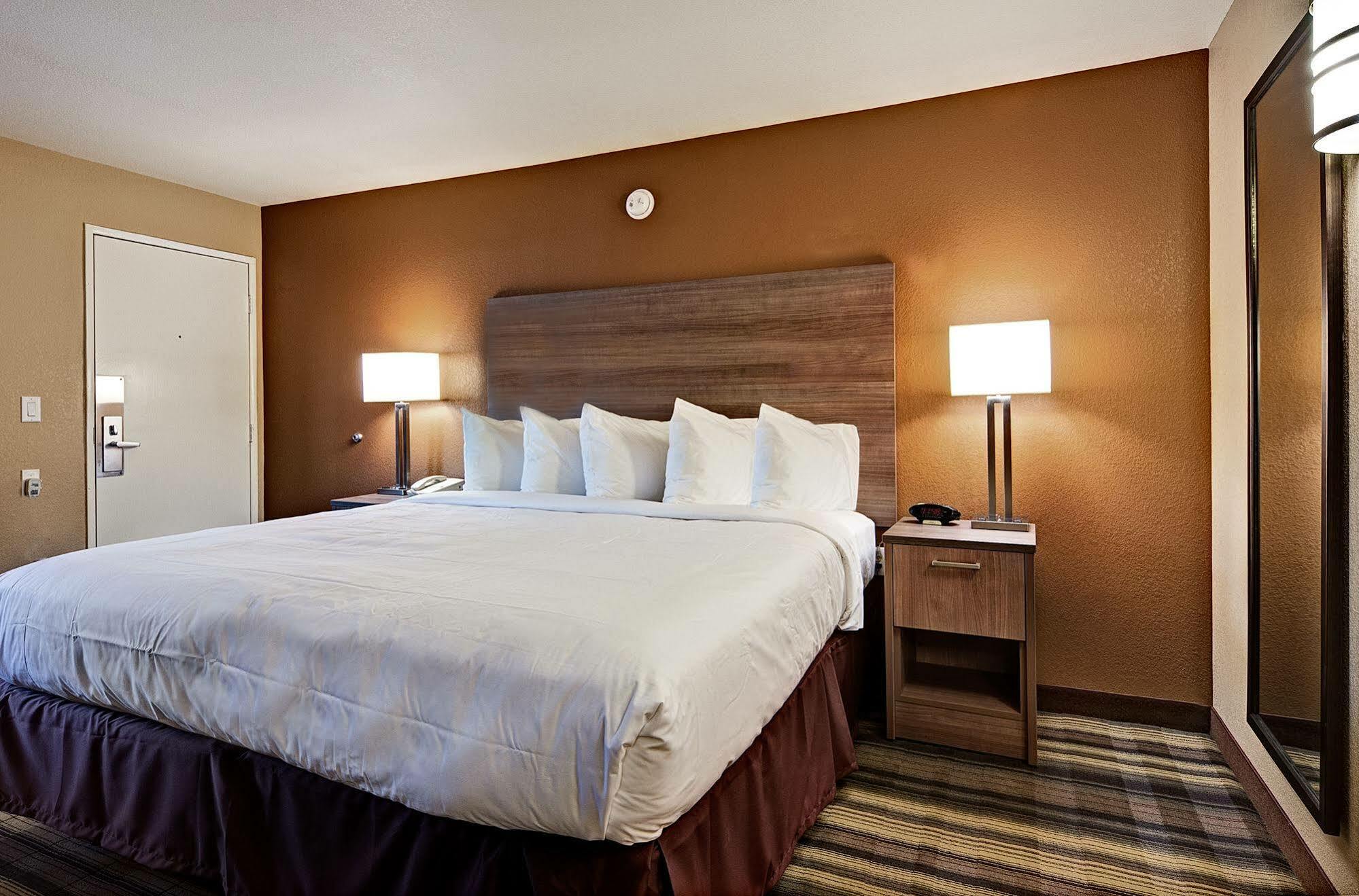 Boulder University Inn Esterno foto