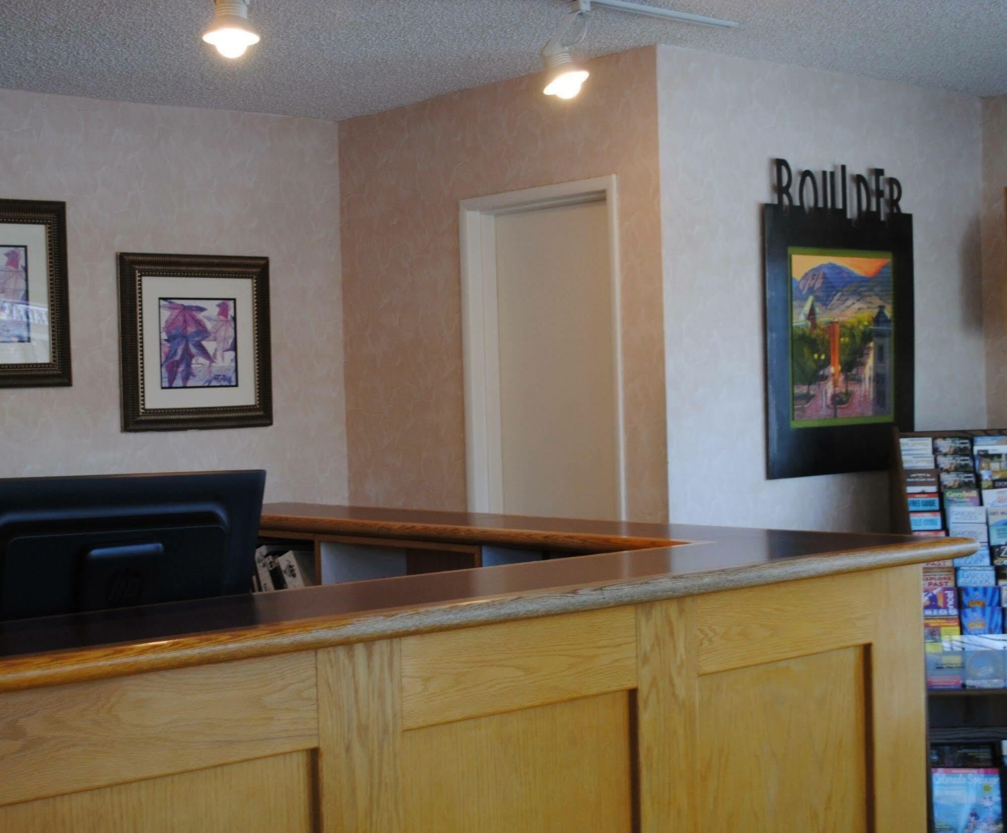 Boulder University Inn Esterno foto